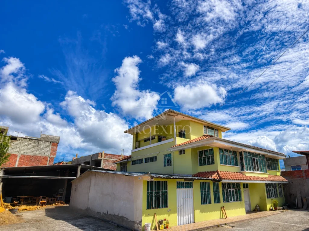 RESIDENCIA CON TALLER/FÁBRICA EN MEDIA LUNA
