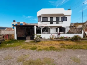 CASA RESIDENCIA EN BARRIO LAS RIELES