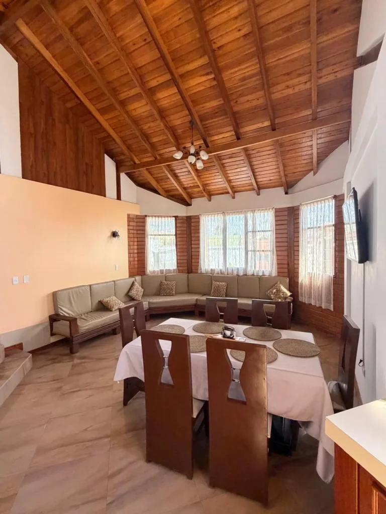 HERMOSA CASA EN LAS ACACIAS